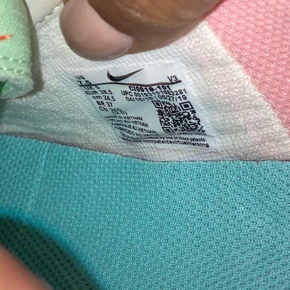 Nike - Picture 9 of 9